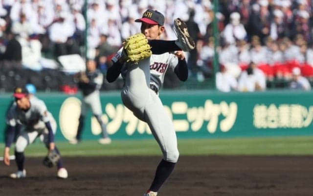 浦和実が創部50年の甲子園初陣で初勝利！変則左腕の石戸が滋賀学園相手に6安打完封の快投【25年センバツ】




