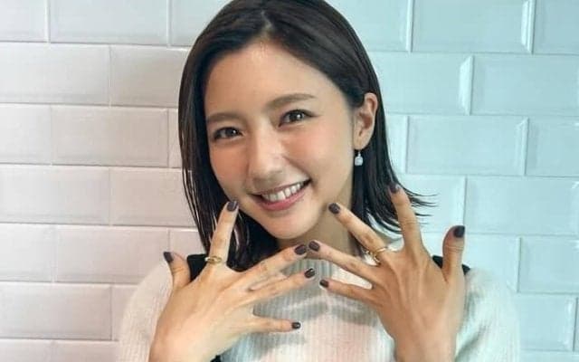 ｢ママになってますます綺麗に｣元サッカー日本代表の鹿島アントラーズMF柴崎岳の美人アイドル妻、ゆる巻き髪の最新ショット公開＆子どもの成長明かす