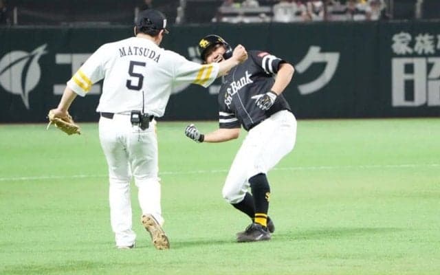 4万人が詰めかけた鷹OB戦　内川が衝撃の3ランでMVP…ズレータも爆速適時打