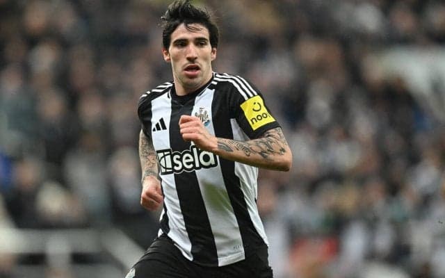 バルセロナ、中盤の補強をするならプレミアでプレーするイタリア代表MFか？