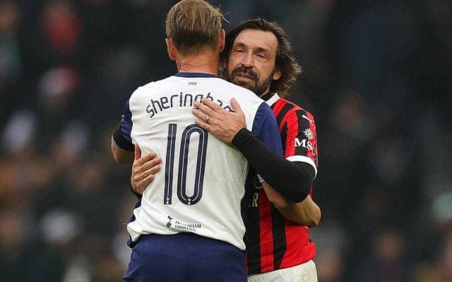 ロビー・キーンのハットにピルロが芸術FK弾！　スパーズがミランとのレジェンズマッチに快勝