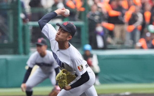 横浜は2試合連続で注目の2年生右腕が先発！沖縄尚学の最速150キロ左腕はベンチスタート【横浜vs沖縄尚学 スタメン】
