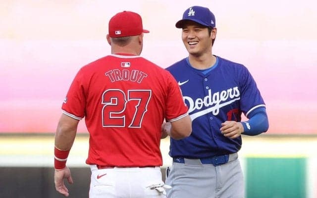 大谷翔平とトラウトの熱い抱擁に「泣いてるわ今」　深い絆は「何度見ても感慨深い」