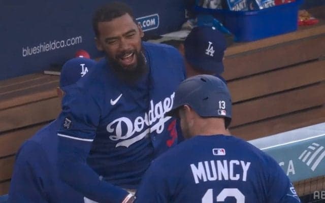 「きたきたきたーｗ」大谷翔平の同僚“テオヘル”のかわいすぎる歓迎シーンが話題 仲間のHR祝福準備に「テオかわいいｗ」「のりのりやん」