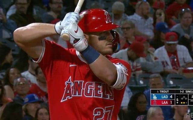 「よくこんな小さいスイングで…」大谷翔平の“盟友”トラウトが弾丸HR！復活印象付ける一発にファンも歓喜「ピンポン球みたいだ」