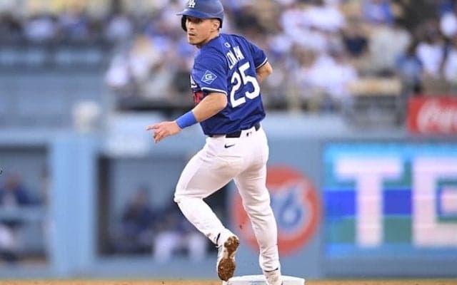 エドマン二塁打も「一塁ベース踏み忘れ」の“珍プレー”でアウトに　大谷翔平は第2打席でフェン直二塁打