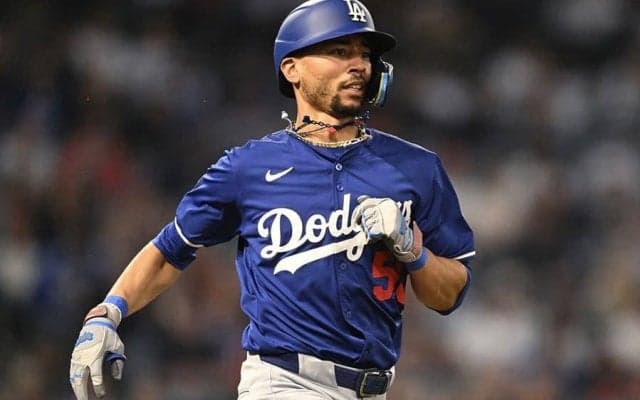 明らかにこけた頬…体重8kg減ベッツは無安打で帰宅　米開幕戦へ「準備はできている」