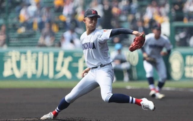 横浜は4回まで1安打と苦戦、5回に追い付き試合は後半戦へ！【センバツ】
