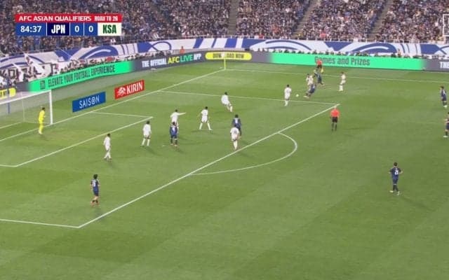 一体何が起きた？伊東純也＆堂安律、目にもとまらぬ“超高速ワンツー”でサウジのガチガチ守備を引き裂いた瞬間「連携えぐ」「丼2杯はいける」SNSが沸いたイナズマコンビネーション