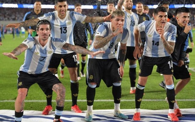 「1分間の黙祷を！」宿敵に完勝のアルゼンチン、試合後にはファンと共に大合唱「死んだブラジルのために」