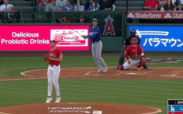 一体、何が起きた？ 大谷翔平、“爆速打球”でピッチャーも飛んだ…！「すごい音だ」「そりゃビビる」 被打リアクションが話題に