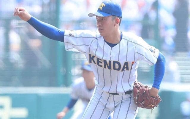 選抜最速の155キロ連発…剛腕が甲子園で衝撃　2年生へ見せた“格の違い”「まだまだ出る」