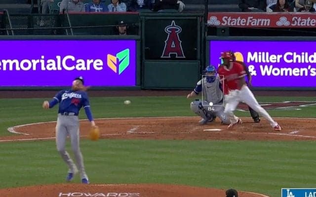 魔のイニング！ド軍の豪腕投手が“大暴れ” 死球をぶつけて激昂！→超危険ピッチャーライナー直撃「荒れてるな」「ツイてない」