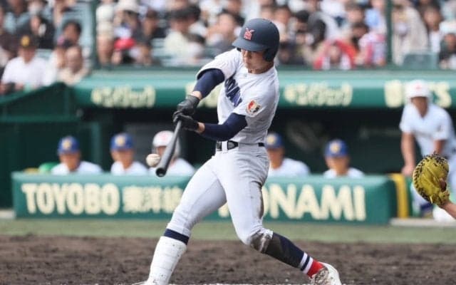 横浜打線が155キロ右腕を攻略して19年ぶり決勝へ、阿部葉が石垣からタイムリー、織田は7回無失点【25年センバツ】