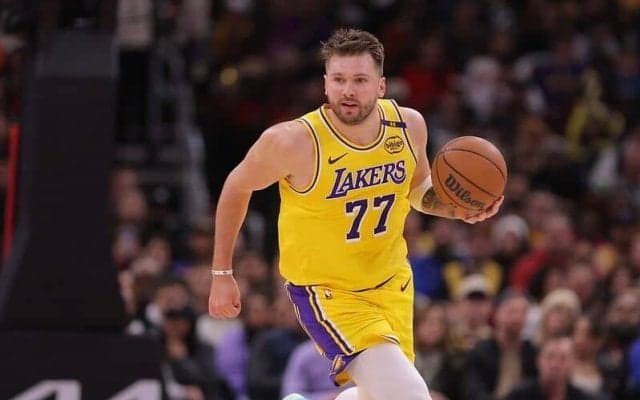 レイカーズがブルズに劇的逆転負け…八村塁はペイサーズ戦後の痛みが大きく欠場