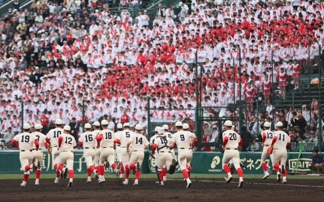 智弁和歌山が変則左腕・石戸を攻略！4番・福元は「悔しい思いをもって、やって来た」と4安打！横浜との決勝へ【25年センバツ】







