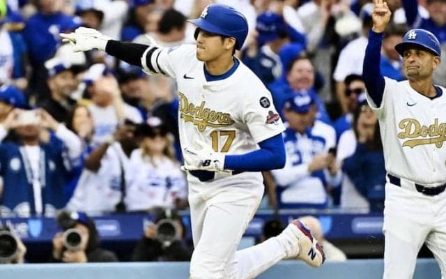 大谷翔平の本拠地初アーチに超大物俳優らも大喜び！「表情が全てを物語っている」 米メディア注目「至極当然の反応だ」