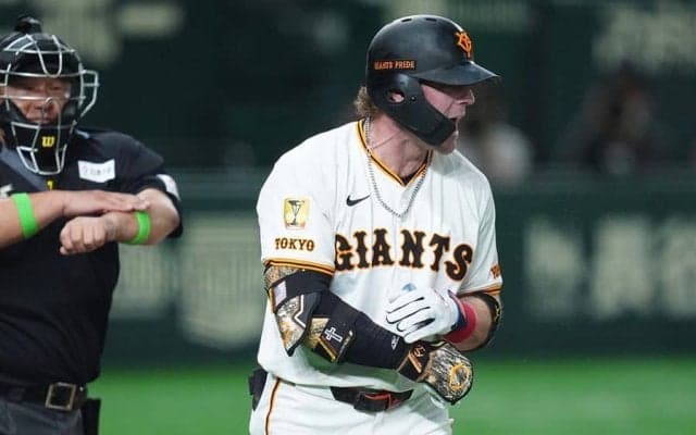 巨人・キャベッジが死球に激高…鬼の形相で叫ぶ　東京ドーム騒然…チームは3点差を追いつく