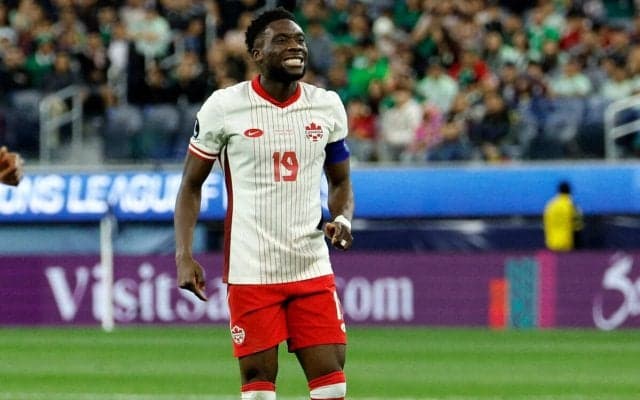 バイエルンがカナダを訴える？ 今季絶望のデイビスの負傷に関して法的措置も検討「プロ意識に欠けている」