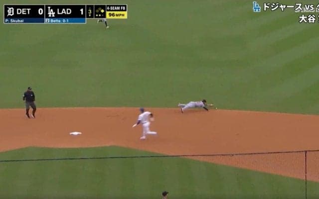 マジかよ…！？ 大谷翔平、驚異の急加速で“神走塁”「速ええ！」 隙を突いた“爆速ランニング”にファン騒然「新スライディングやん」