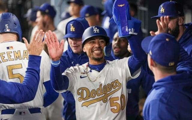 ベッツ復活のアーチに本拠地ファン熱狂　体調不良で一時離脱もチームリーダーが渾身の一発