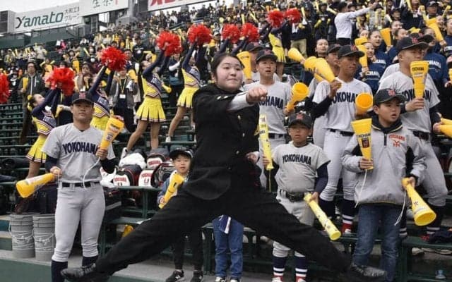 チアリーダーから転身も　目立つ学ランの女子応援団　センバツ