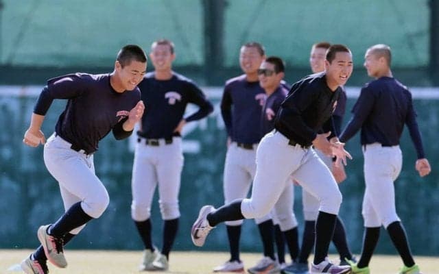 横浜「チーム良い状態」　智弁和歌山「速球派対策を」　センバツ決勝