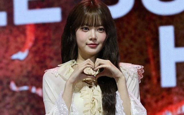 へそ出しルックで思わず“あちゃー”　世界的美女の大暴投にうっとり「マジで女神」