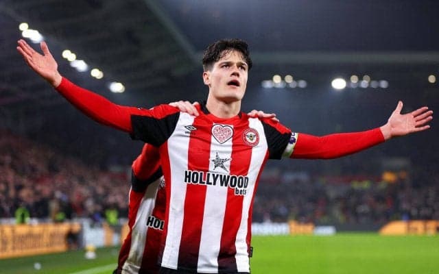 ブレントフォードがキャプテンのデンマーク代表MFノアゴーアと2年の契約延長…指揮官「最も重要な選手の1人」