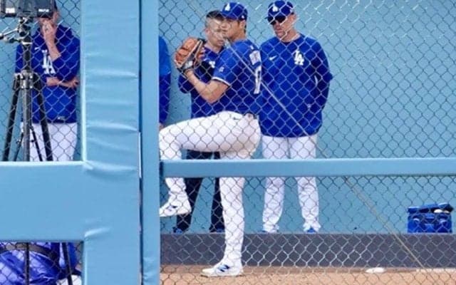 大谷翔平、32日ぶりブルペン投球を再開　速球中心に20球…ボールをファンにプレゼント