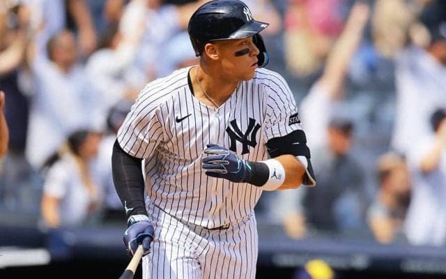 ジャッジ“最強論争”に待った？　「オオタニの方がいい選手」…NYファン主張に賛否