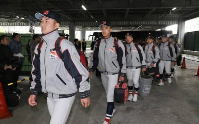 決勝進出の横浜と智弁和歌山が甲子園入り　センバツ
