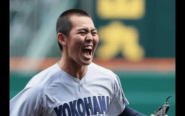 横浜の2番手・片山が1球の好リリーフ　異例継投実る　センバツ決勝