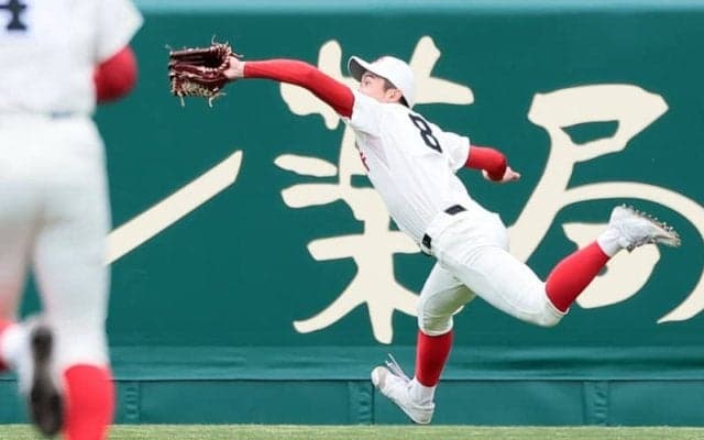 智弁和歌山・藤田がスーパーキャッチ　左中間の大飛球　センバツ