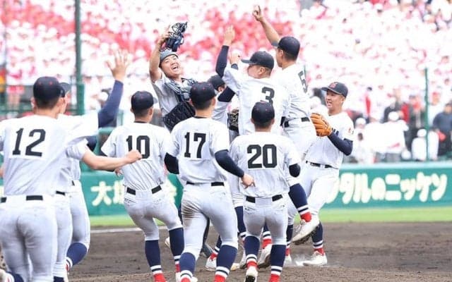 横浜、19年ぶり4度目の選抜V！　史上初の2度目“秋春連覇”…公式戦無傷の20連勝