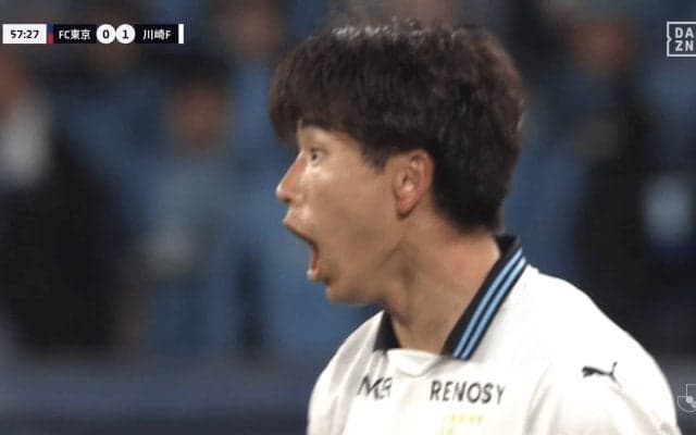 伝説級の珍プレー！“前代未聞のファウルスロー”が爆笑の渦「慌てすぎだろw」「林さんの『山田く〜ん！』が面白い笑」「得点直後に酷すぎる笑」川崎FWに解説陣も総ツッコミ