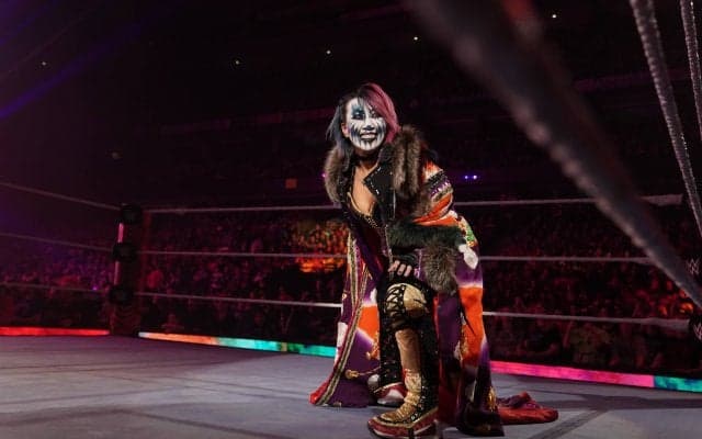 人気日本人女子レスラー、素顔で“デートの彼女目線”ショットが反響…ギャップ満載の“お茶目すぎる”表情に世界のファンが反応「美味しそうだね！」