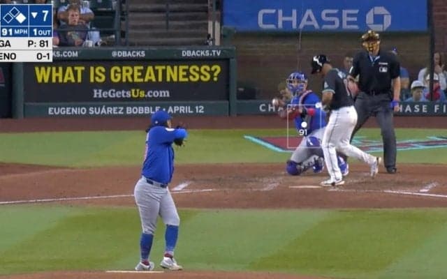 どうした…？ カブス今永昇太、投球直後に“謎の動き”「あれは何だ？w」マウンド上で見たことないリアクション「決めポーズ？」