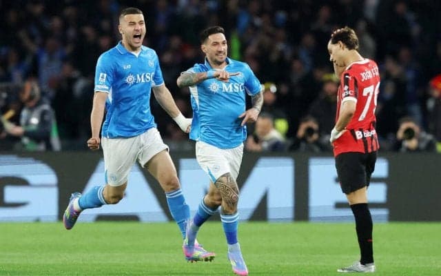 ポリターノ&ルカク弾のナポリがミランに逃げ切り勝利、首位インテルを3pt差で追走【セリエA】