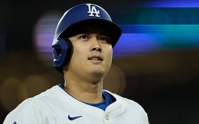 「デコピンが嫉妬する」　大谷翔平の試合前の一幕に反応続々「犬さえも虜」