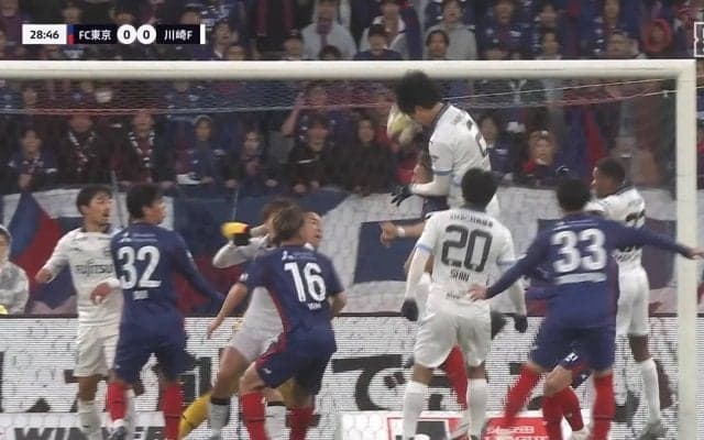 「意味わからん」192cm高井幸大の規格外ヘディング弾が幻に「どこがファウルなの？」高すぎるダイレクトヘッドが取り消しになった瞬間