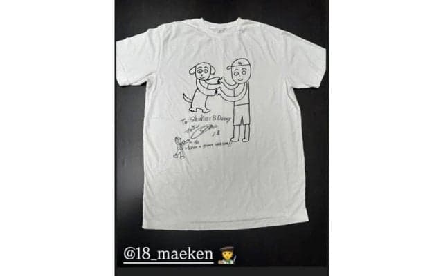 大谷翔平、デコピンシャツにサインゲット　写真を公開…前田“画伯”が新たな絵も