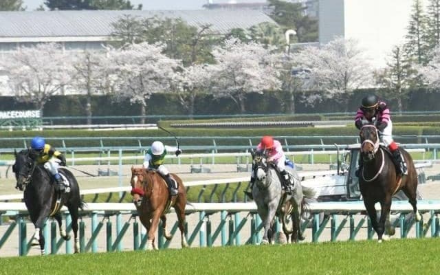 “競馬ヘッドマーク”でお馴染み 阪神開催を外から支える阪急電鉄を直撃