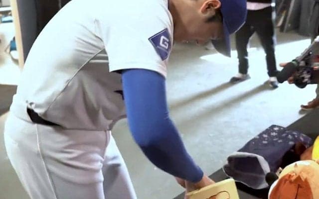 大谷翔平、“家族3人”お皿公開の裏側　プレゼントに笑顔「喜ぶと思います」