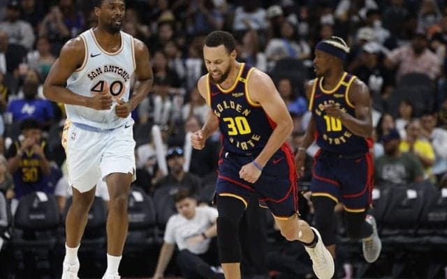 ウォリアーズがスパーズ戦で今季最多の148得点と爆発…ウェスト6位へ浮上