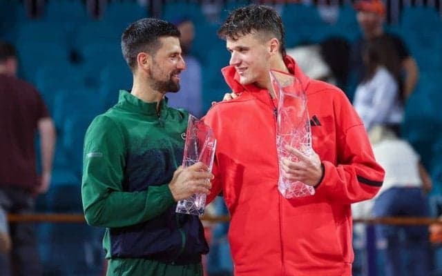 19歳メンシク、ツアー初優勝「特別な意味を持つ」。敗れたジョコビッチ「彼には明るい未来があると確信」[マイアミ・オープン]