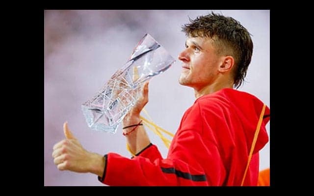  初Vの19歳 大会前「歩けなかった」 