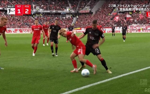 「やりやがったな！」堂安律の“激強デュエル”に相手FWがイライラ→妨害行為でスタジアム騒然「レッドカードだせよ」「何してくれとんじゃ」