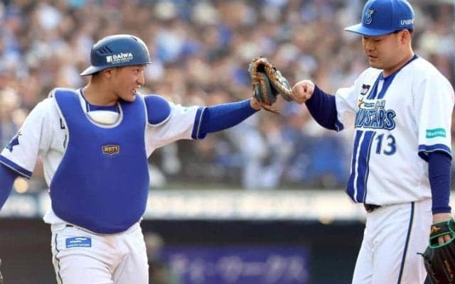 「簡単に最後までは守れないんだよ」--覚醒が迫る松尾汐恩をどう見る？ 百戦錬磨の名捕手コーチが告白した高卒ドラ1の現状