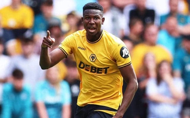 ウルブスが今季絶望のコロンビア代表DFモスケラと5年間の契約延長…指揮官「彼は笑顔のリーダー」